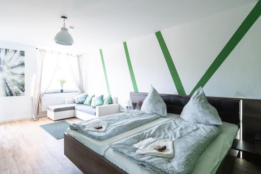 Nature Inspiration Apartment With Balcony & Grill Bbq In Duisburg Mitte Central Station 10 Mins & Big Tv With Photo Lights Exterior photo