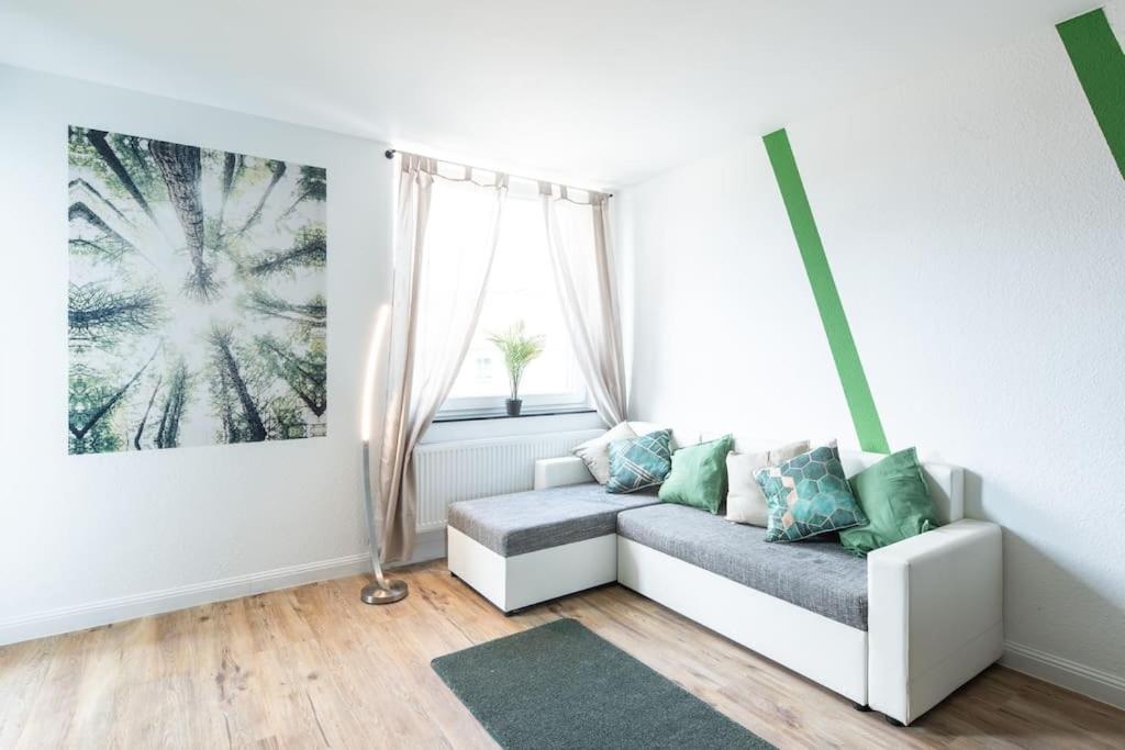 Nature Inspiration Apartment With Balcony & Grill Bbq In Duisburg Mitte Central Station 10 Mins & Big Tv With Photo Lights Exterior photo